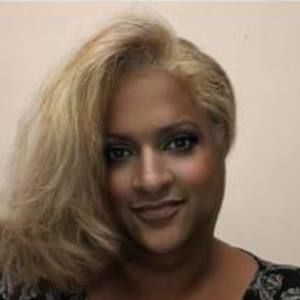 Meet your Posher, Mona